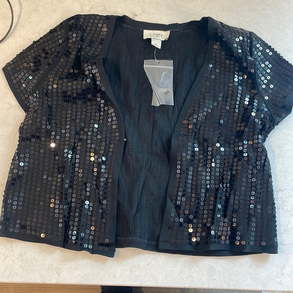 Small black shirt sleeved sequence top